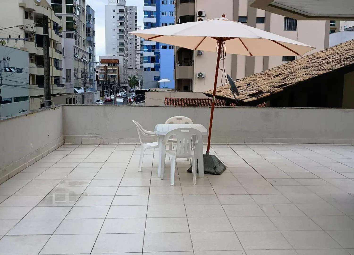 Amplo Apartamento Para Aluguel Diario Numa Das Melhores Praias De Sc. Meia Praia Daire